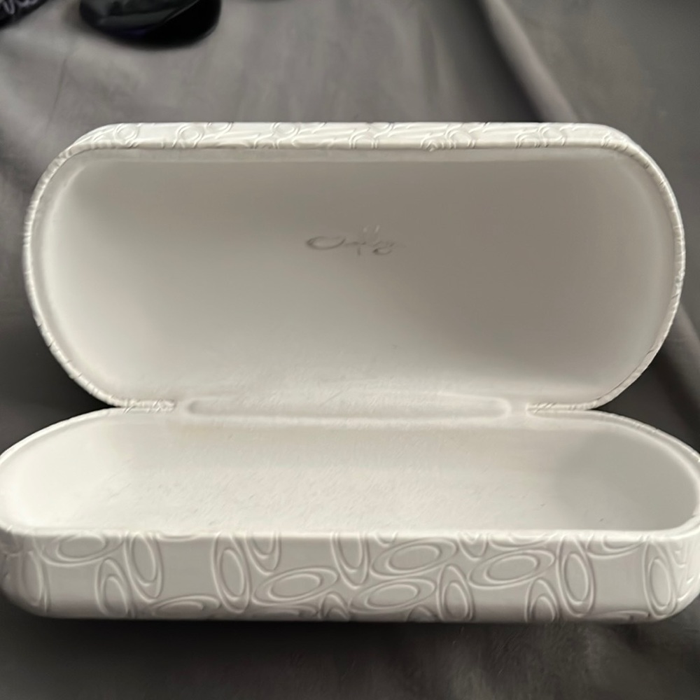 Oakley women’s sunglasses case